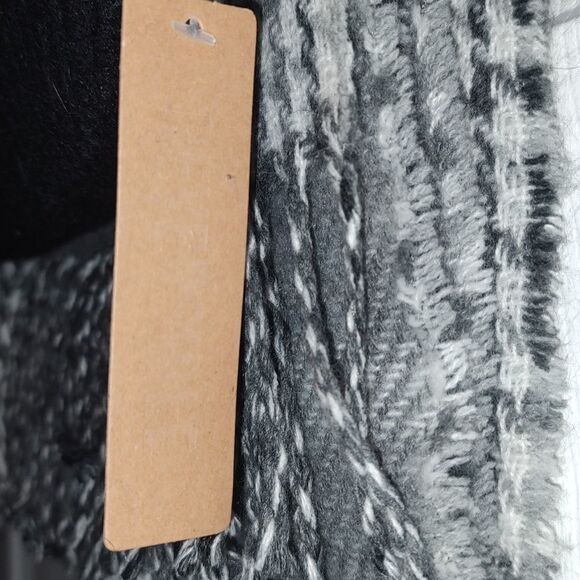 Steve Madden black gray white reversible scarf and hat set NWT - Picture 3 of 6